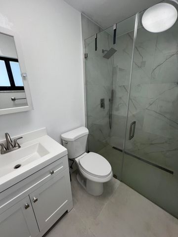 8511 NW 8th Street, Pembroke Pines, FL 33024