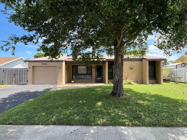 8511 NW 8th Street, Pembroke Pines, FL 33024