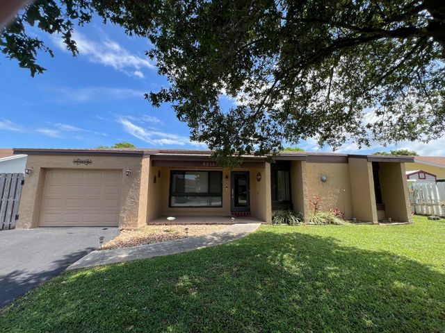 8511 NW 8th Street, Pembroke Pines, FL 33024