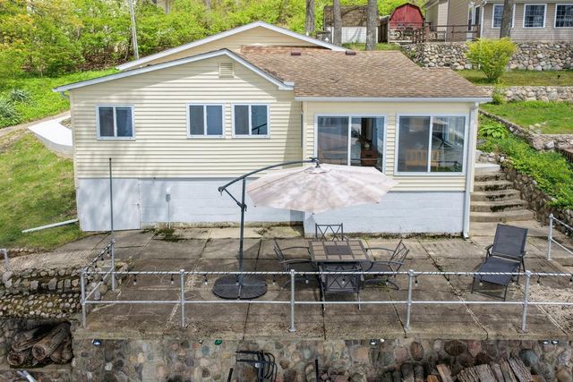 58484 E Clear Lake Road, Three Rivers, MI 49093