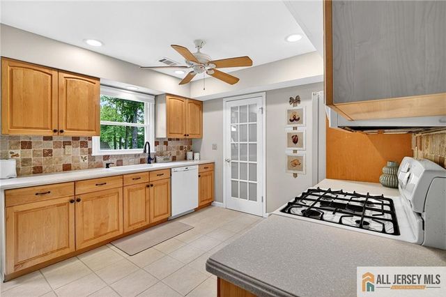 3 Driftwood Court, Monroe, NJ 08831
