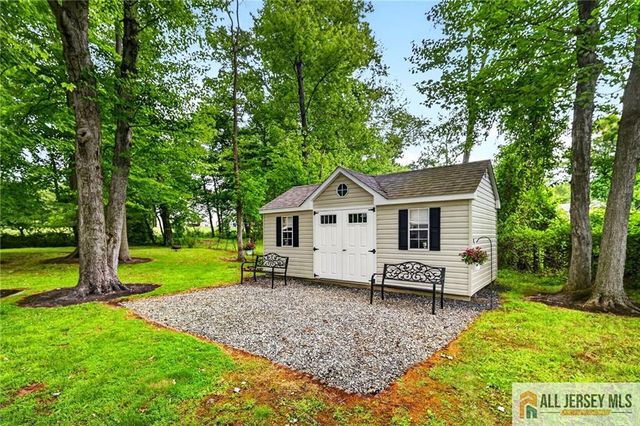 3 Driftwood Court, Monroe, NJ 08831