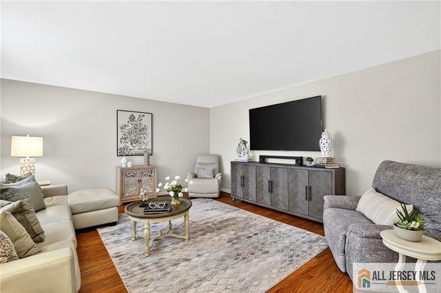 3 Driftwood Court, Monroe, NJ 08831