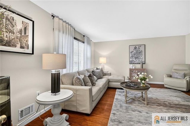 3 Driftwood Court, Monroe, NJ 08831