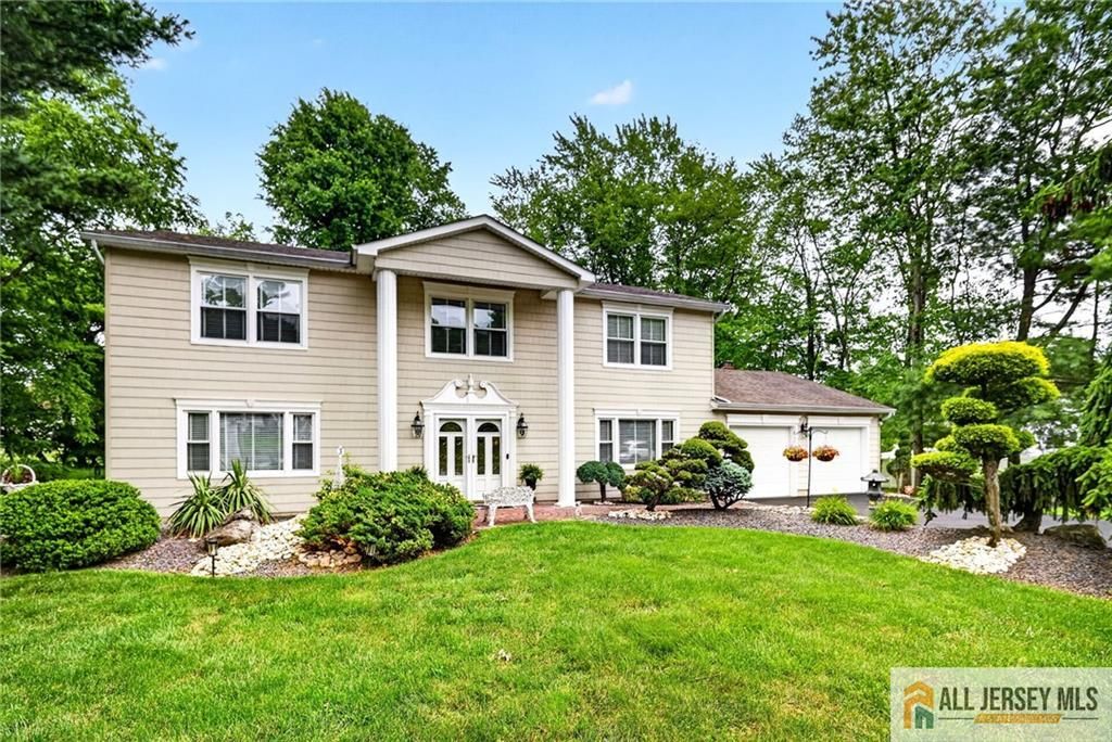 3 Driftwood Court, Monroe, NJ 08831