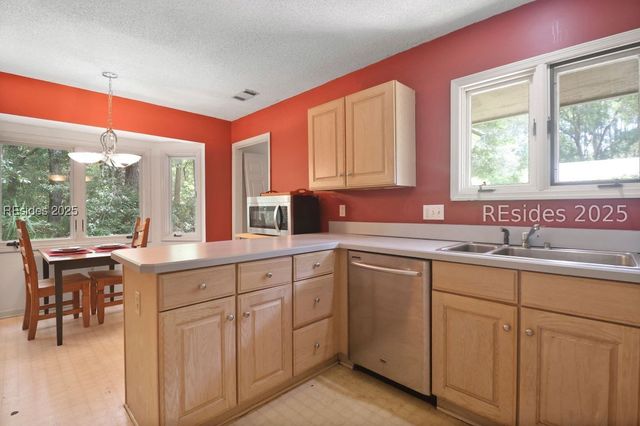 7 Stillwater Ct, Hilton Head Island, SC 29926