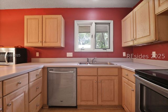 7 Stillwater Ct, Hilton Head Island, SC 29926