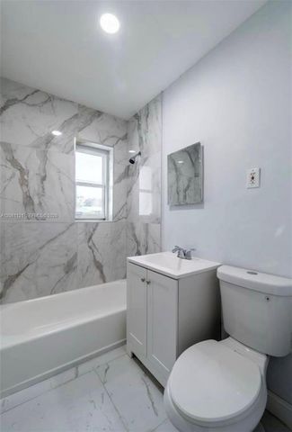 425 NW 14th Way, Fort Lauderdale, FL 33311