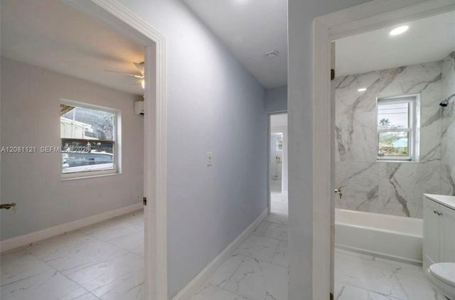 425 NW 14th Way, Fort Lauderdale, FL 33311