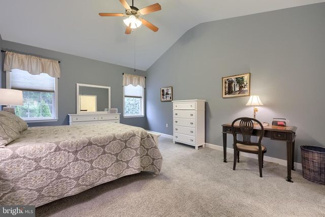 14 CHAMBERLAIN LN, Millersville, PA 17551