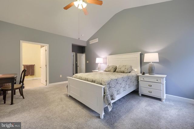 14 CHAMBERLAIN LN, Millersville, PA 17551