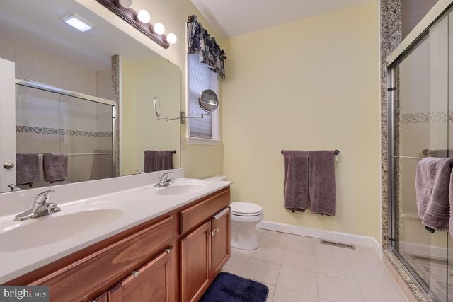 14 CHAMBERLAIN LN, Millersville, PA 17551