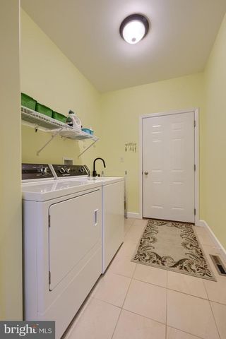 14 CHAMBERLAIN LN, Millersville, PA 17551