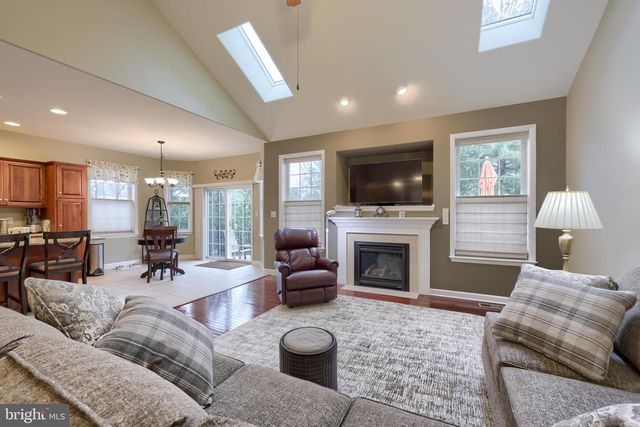 14 CHAMBERLAIN LN, Millersville, PA 17551