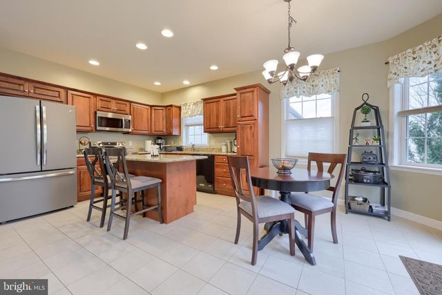 14 CHAMBERLAIN LN, Millersville, PA 17551