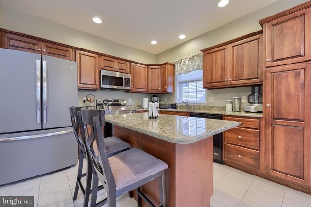 14 CHAMBERLAIN LN, Millersville, PA 17551