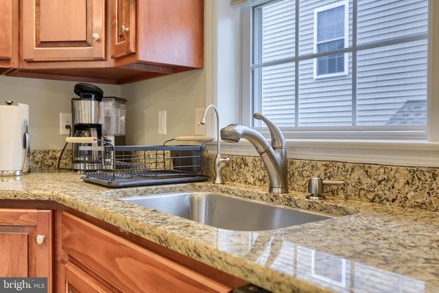 14 CHAMBERLAIN LN, Millersville, PA 17551