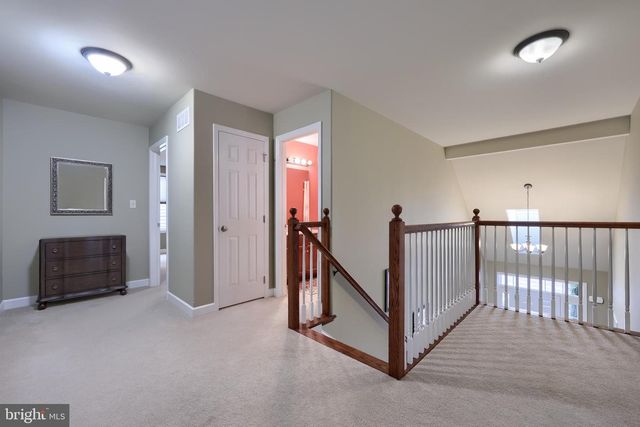 14 CHAMBERLAIN LN, Millersville, PA 17551