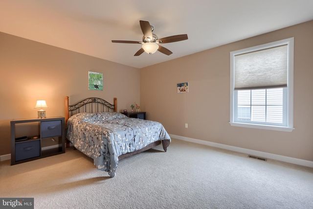 14 CHAMBERLAIN LN, Millersville, PA 17551