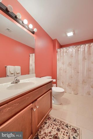 14 CHAMBERLAIN LN, Millersville, PA 17551