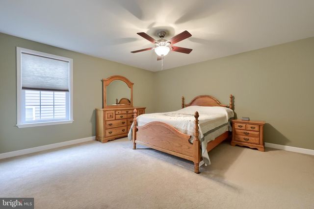 14 CHAMBERLAIN LN, Millersville, PA 17551