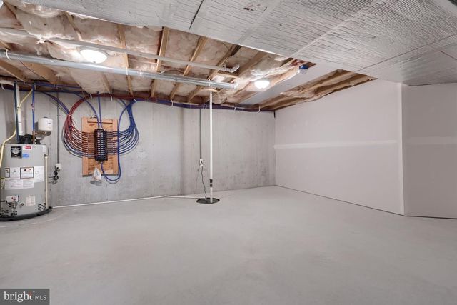 14 CHAMBERLAIN LN, Millersville, PA 17551