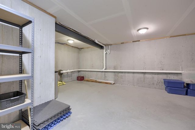 14 CHAMBERLAIN LN, Millersville, PA 17551