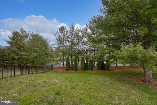 14 CHAMBERLAIN LN, Millersville, PA 17551