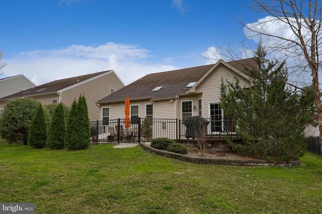 14 CHAMBERLAIN LN, Millersville, PA 17551