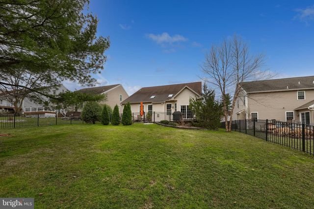 14 CHAMBERLAIN LN, Millersville, PA 17551