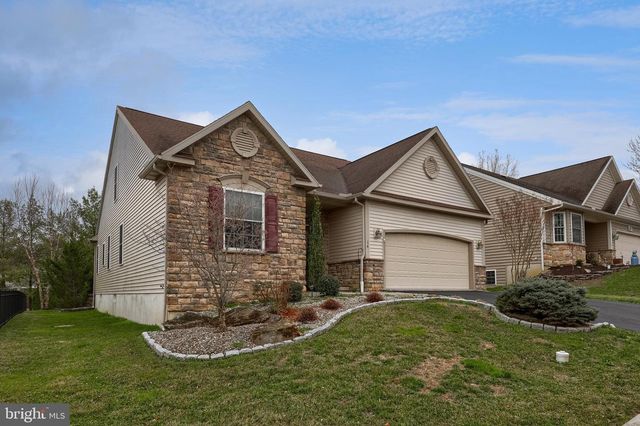 14 CHAMBERLAIN LN, Millersville, PA 17551