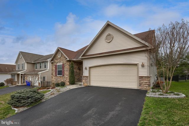 14 CHAMBERLAIN LN, Millersville, PA 17551