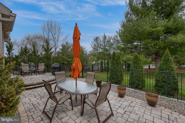 14 CHAMBERLAIN LN, Millersville, PA 17551