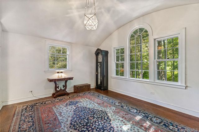 124 Seven Bridges Road, Chappaqua, NY 10514