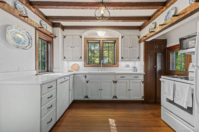 124 Seven Bridges Road, Chappaqua, NY 10514