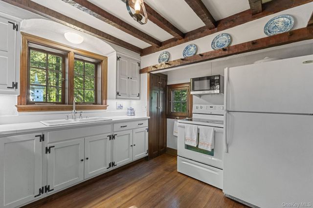 124 Seven Bridges Road, Chappaqua, NY 10514