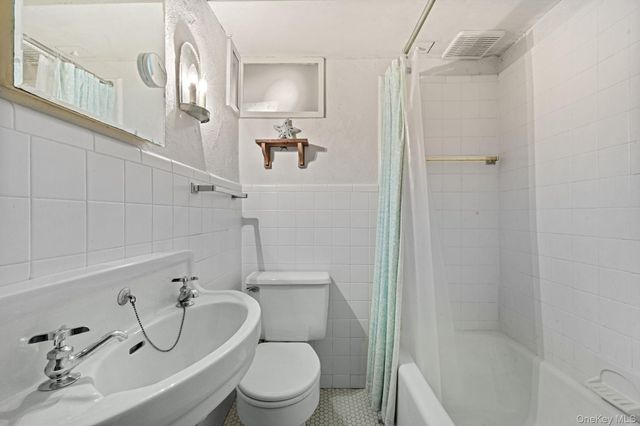 124 Seven Bridges Road, Chappaqua, NY 10514