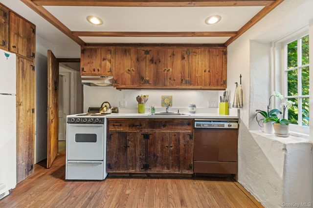 124 Seven Bridges Road, Chappaqua, NY 10514