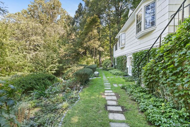 124 Seven Bridges Road, Chappaqua, NY 10514