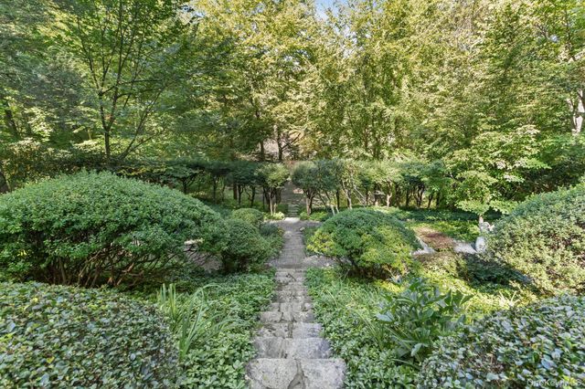 124 Seven Bridges Road, Chappaqua, NY 10514