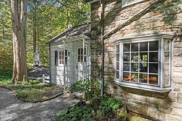 124 Seven Bridges Road, Chappaqua, NY 10514