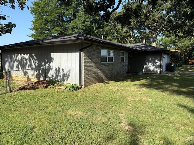 3655 Julio Road, Springdale, AR 72764