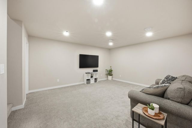 6741 71st Avenue S, Horace, ND 58047