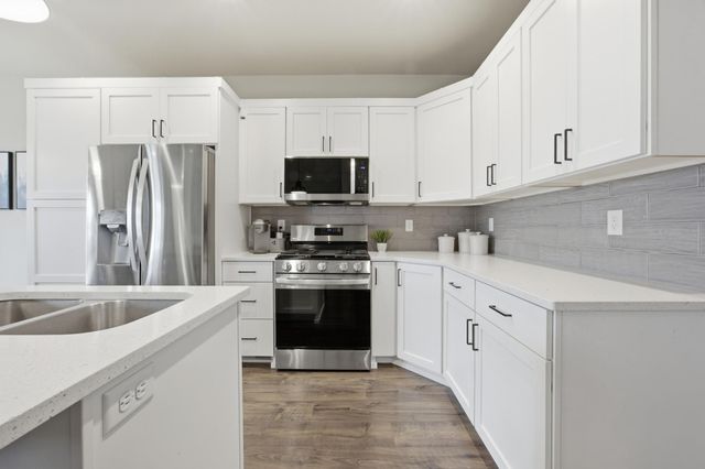 6741 71st Avenue S, Horace, ND 58047