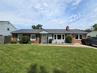 4616 Crown Point LN, Virginia Beach, VA 23462