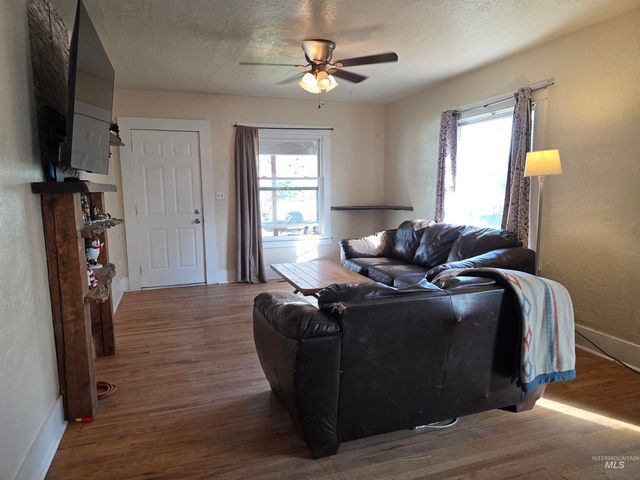 435 4th Ave N, Twin Falls, ID 83301