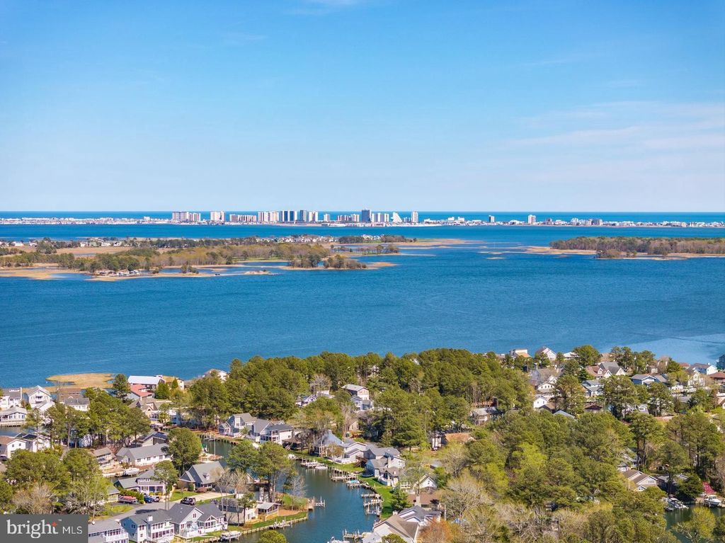 Image 4 of property listing at 1 WATERGREEN LN, Ocean Pines, MD 21811