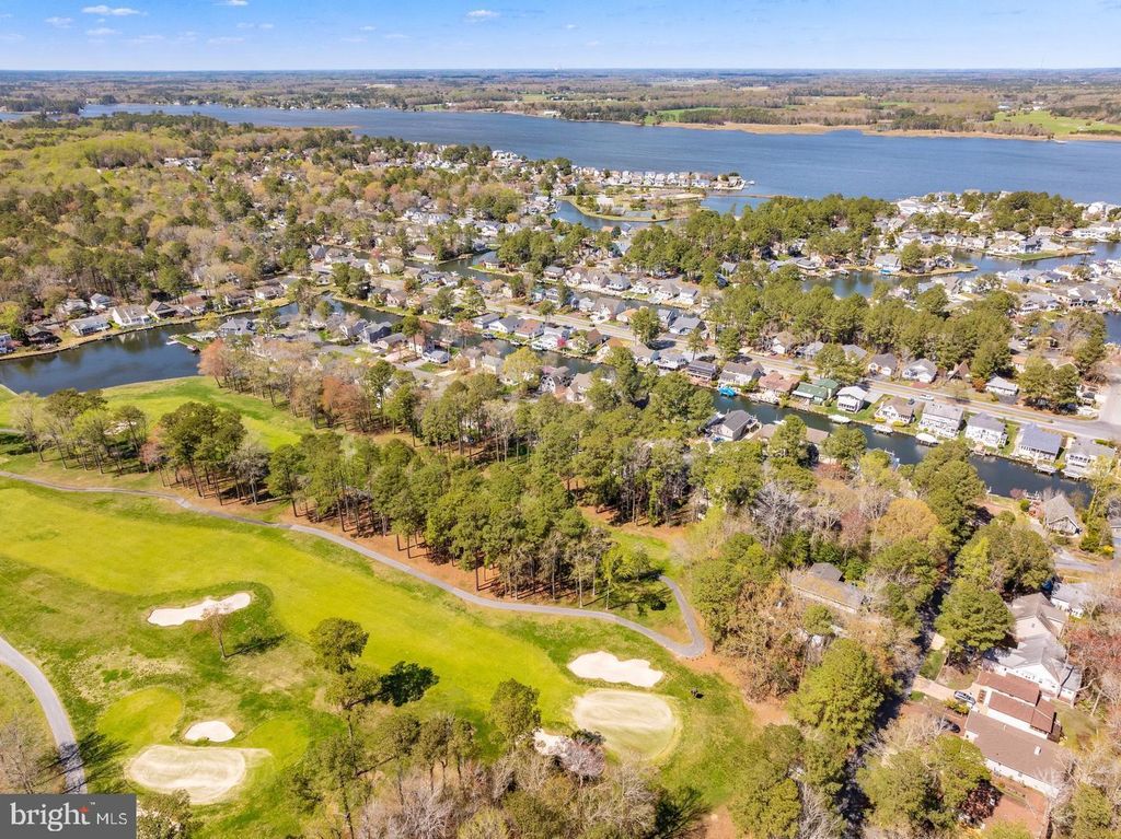 Image 5 of property listing at 1 WATERGREEN LN, Ocean Pines, MD 21811