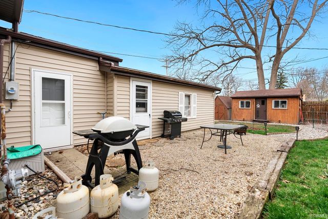 2403 Kenwood Avenue, Fort Wayne, IN 46805