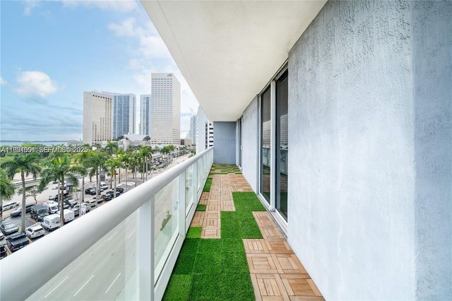 50 Biscayne Blvd 602, Miami, FL 33132